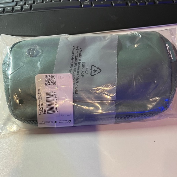 NWT Lululemon everywhere belt bag 1 L Tidewater Teal - Picture 7 of 9